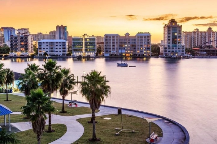 Self-Guided Sarasota Scavenger Hunt: Sarasota Spectacles