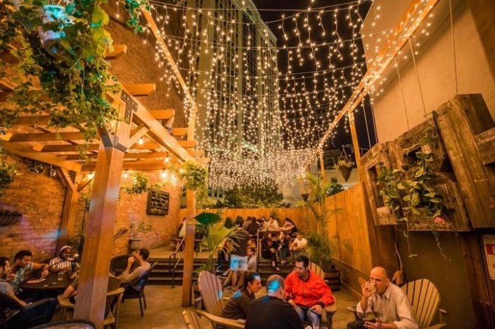 Self-Guided Bar Hunt: Albany's Abuzz