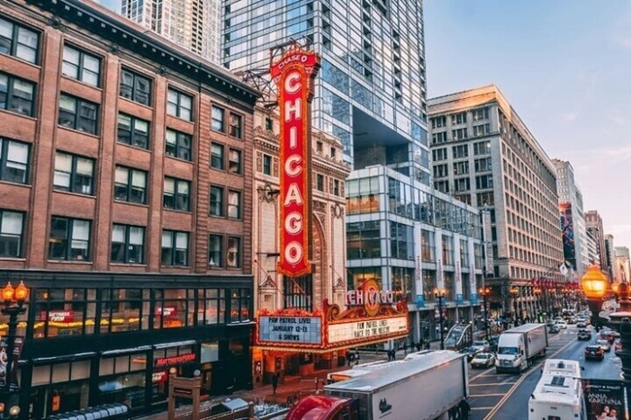 Chicago Loop Private Walking Tour with a Guide 
