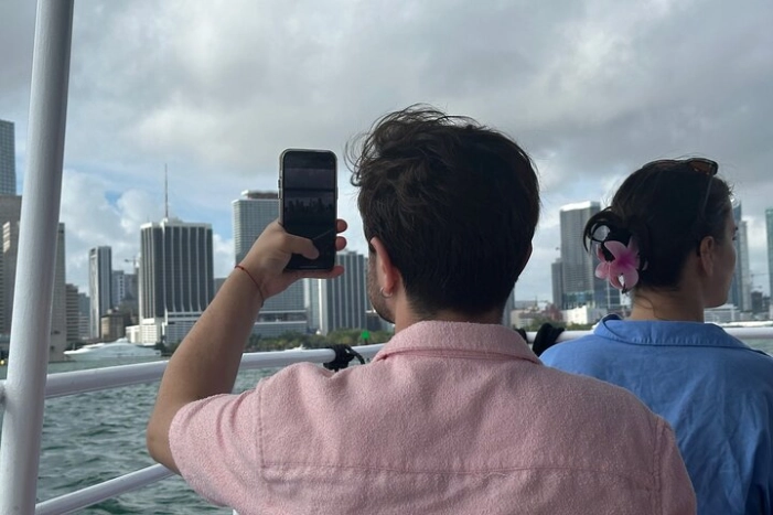 Miami Skyline Cruise of Millionaire Homes with Hotel Pick-up