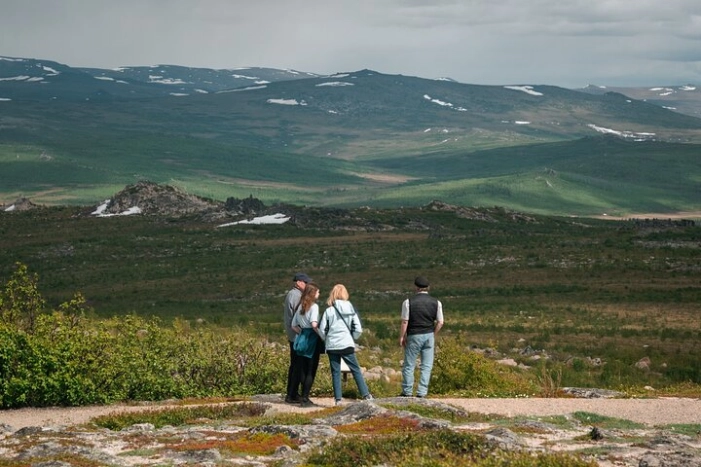 8-12 Hour Private Arctic Circle Experience in Alaska with Lunch
