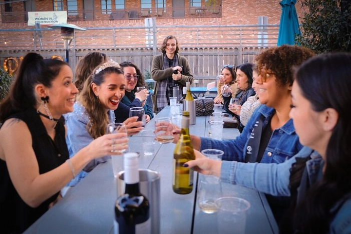 Wine & True Crime Tour in Old Town Temecula with Drinks