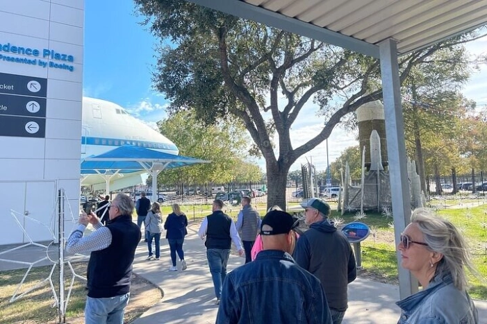  Houston: Driving Tour & NASA Space Center Ticket/Transport