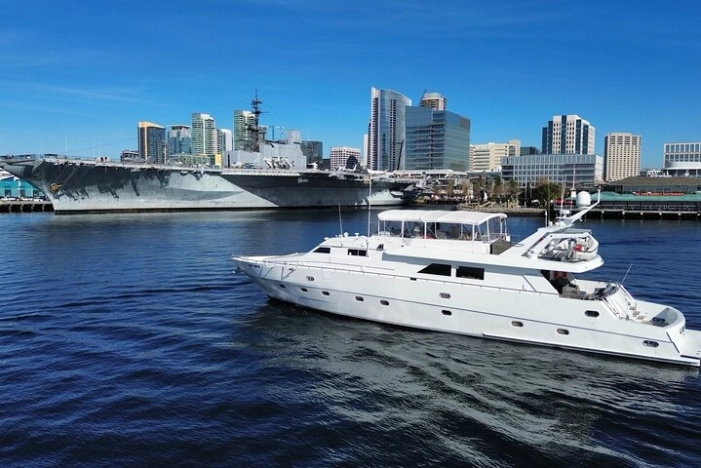 100 ft Maiora Super Yacht Rental long beach 