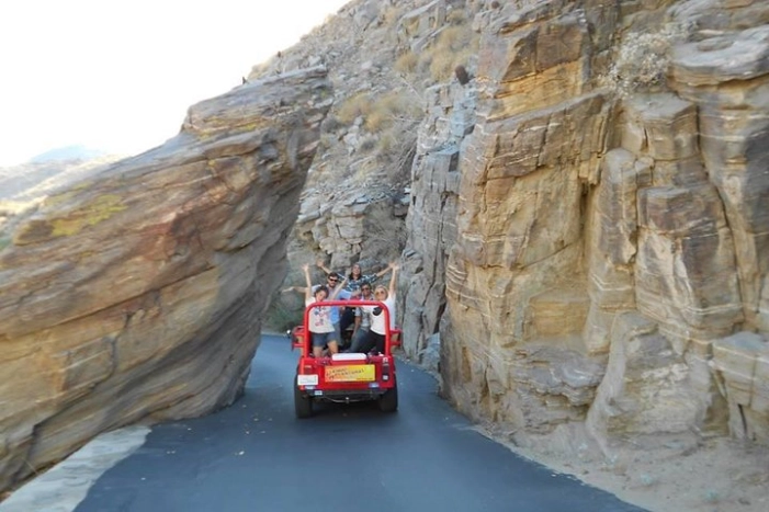 Indian Canyons Hiking Tour by Jeep from Palm Springs