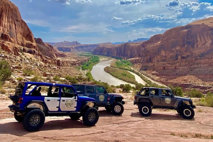 Guided 3.5-Hour You-Drive Jeep Tour in Moab