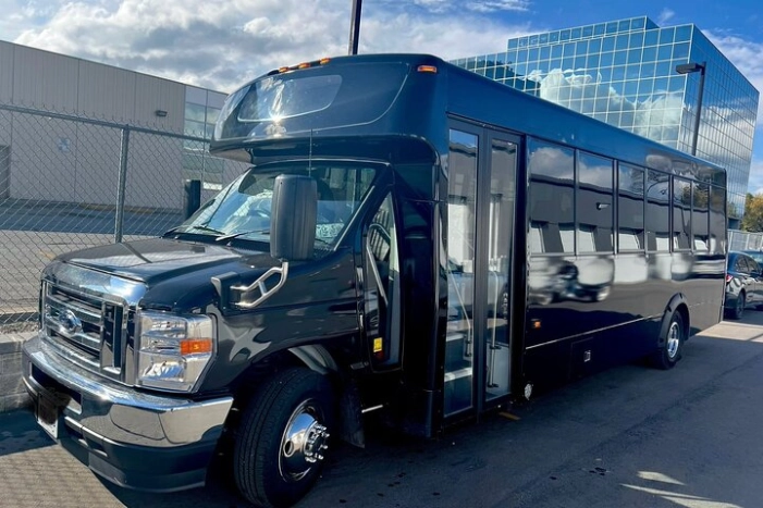 Pearson Airport to Niagara and Vice Versa 24 Passengers Minibus