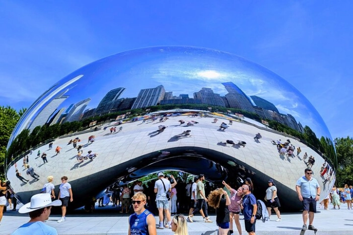 Chicago Loop and Millennium Park Scavenger Hunt Walking Tour