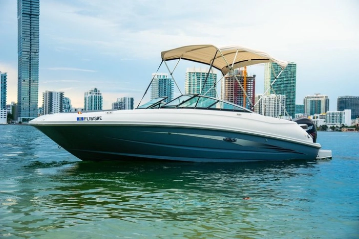 Private 4 hour Boat Rental with Captain in Fort Lauderdale!
