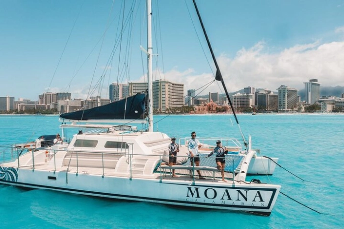 Moana’s Swim’n’Sail Cocktail Cruise Along the Waikiki Coast 
