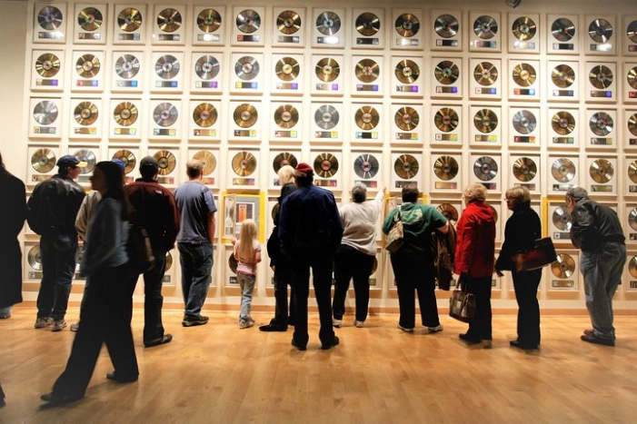 Before-Open Guided Tour & Admission to Country Music Hall of Fame