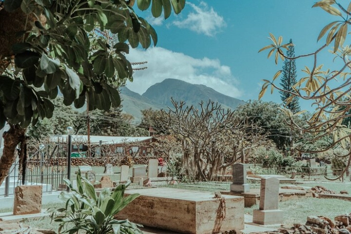 Small-Group Ghost Walking Tour in Maui
