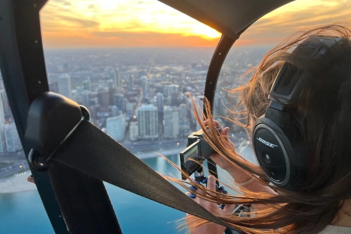 Chicago Helicopter 10-Minute Tour for up to Three Passengers