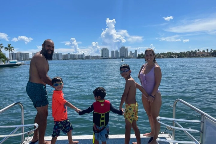 Miami Celebrity Mansion Small Group Tour by Boat