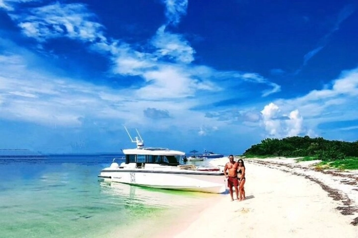 Half Day Luxury Boat Tour in St. Petersburg with Snorkeling