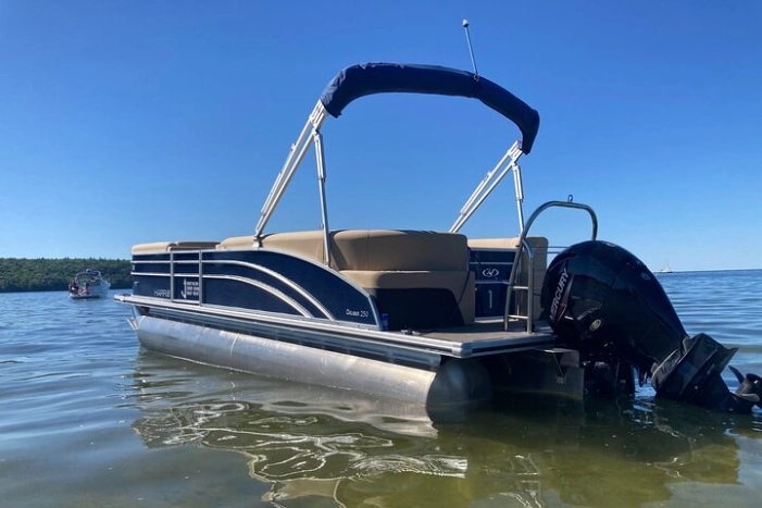 23' Pontoon 3.5-Hour Rental Up To 12 People 