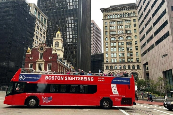 Hop on Hop off Boston and Charlestown Tour With 15 Stops