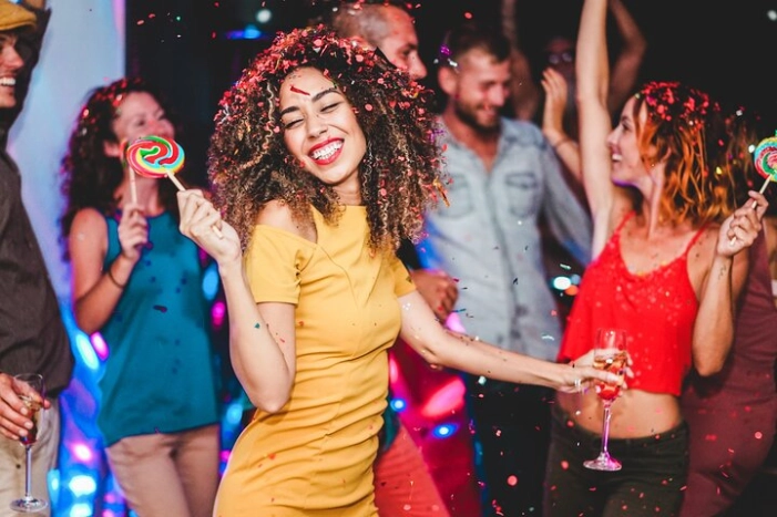 Exclusive Party Tour with Drinks in New York City 