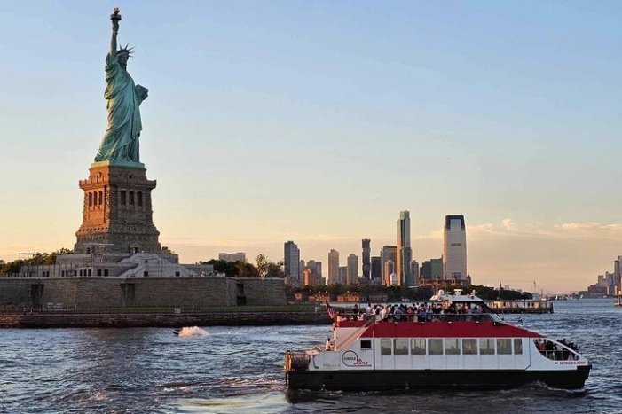 Circle Line: New York City Statue of Liberty Sunset Cruise 