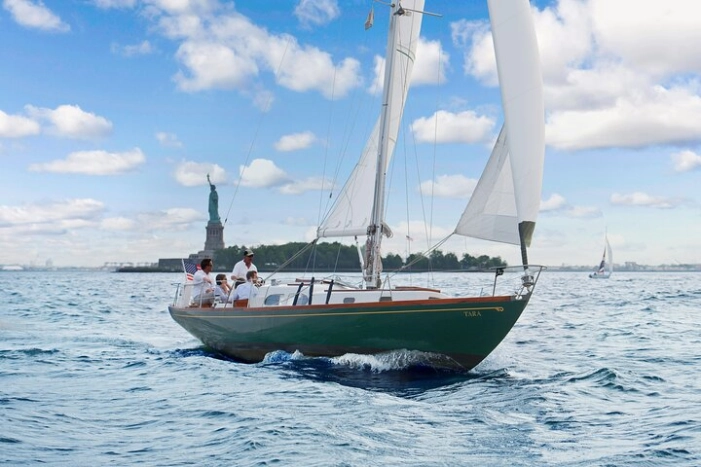 1 Hour Private Charter in New York Harbor for up to 6 people