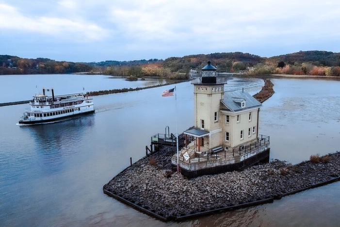 Hudson River Sightseeing Cruise from Kingston