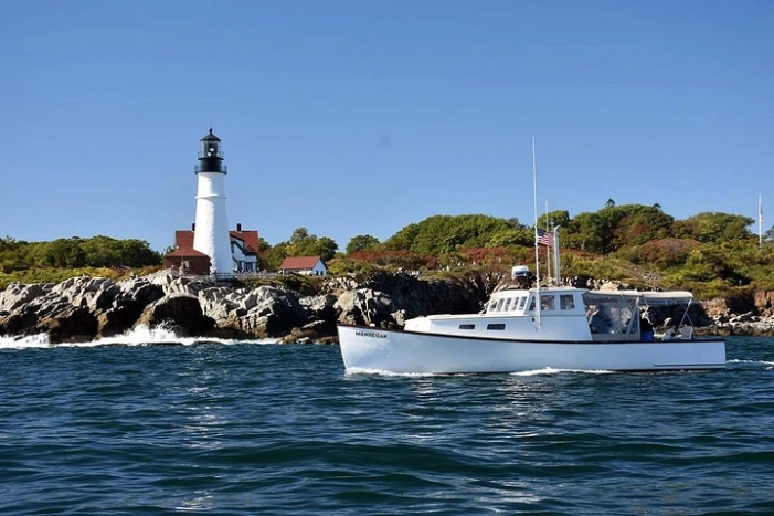 Maine Fall Foliage Private Lobster Boat Cruise with Local Drinks