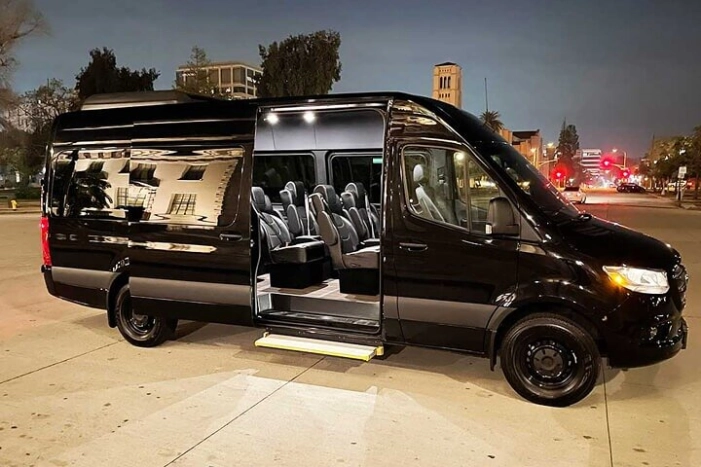Private Transfer: San Antonio to San Antonio Airport by Sedan, SUV or Minibus
