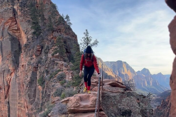  Zion National Park- Angels Landing Guided Hike Permit Included