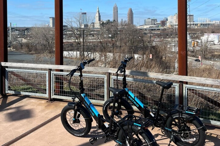 4 Hours E-Bike Rental in Cleveland 