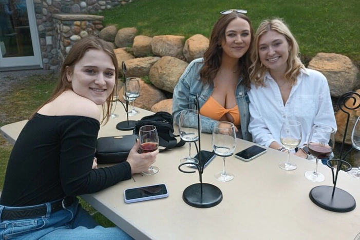 NON BUS Traverse City Singles Mingle Sunset Wine Distillery Tour