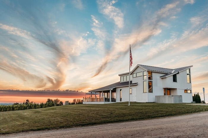 Non Bus Traverse City Leelanau Peninsula Sunset Wine Tour