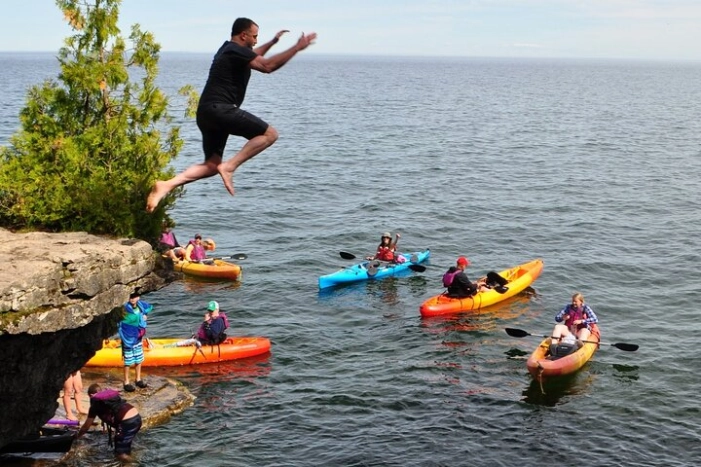 Cave Point Kayak Tour