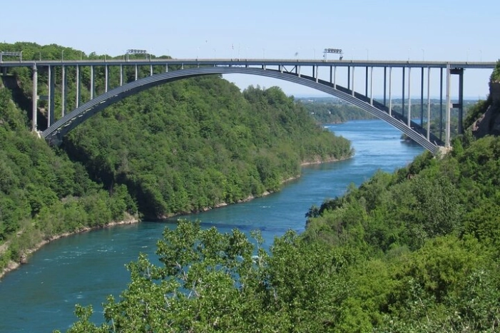 Artpark Guided Tour with Hiking and Climbing Experience