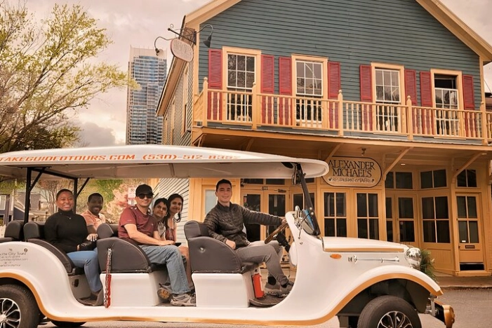 Charlotte:Historical Southern Elegance Guided Tour by Vintage Car