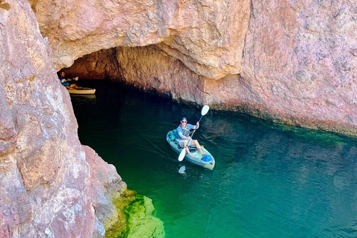 Half Day Emerald and Echo Cave Kayak Adventure