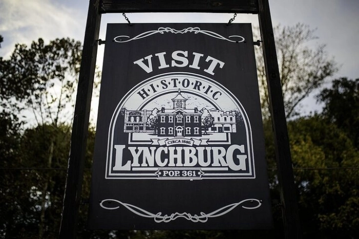 Private Transport Nashville to Jack Daniels Distillery 11pax
