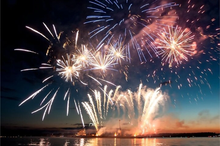 Chicago Fireworks Premier Plus Dinner Cruise on the Chicago River