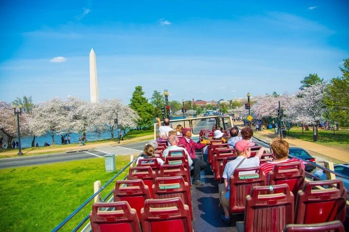 Best of DC: Hop-on Hop-off City Tour and Monuments Night Tour