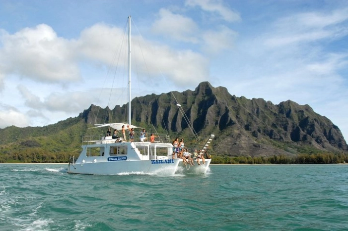 Kualoa Ranch: Ocean Voyage Tour 