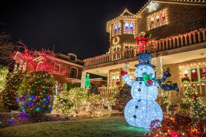 NYC: Dyker Heights Christmas Lights Express from Times Square