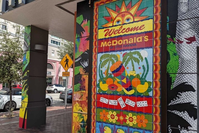 Historical Walking Food Tour in Calle 8 