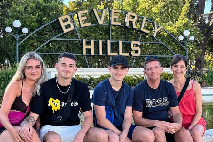 90Min Beverly Hills & Melrose AI powered driving tour