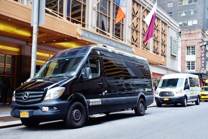JFK to Manhattan: One Way Shared Arrival Transfer 