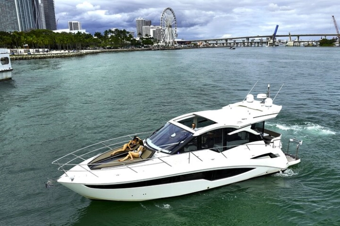 Miami Yacht Rental 4 Hours with Captain and Crew