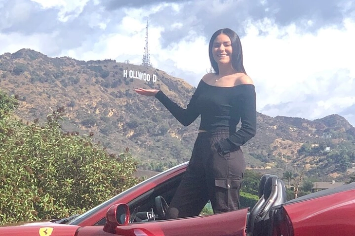 30min Driving Tour: Explore Hollywood Sign in Ferrari