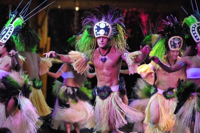 Luau Kalamaku on Kauai with Manor House 4-Course Dinner & Show