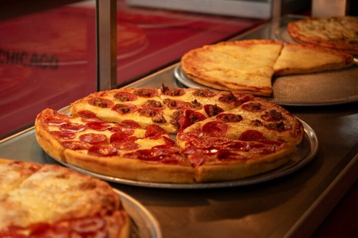 Bite into Chicago: Discover the City’s Most Iconic Food