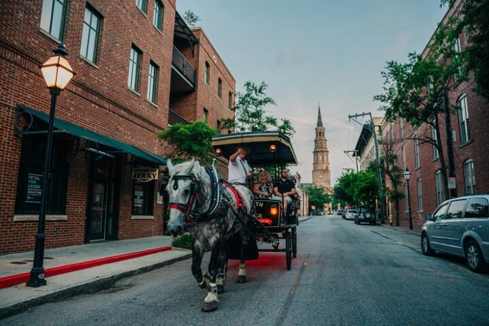 Haunted Evening Horse and Carriage Tour of Charleston