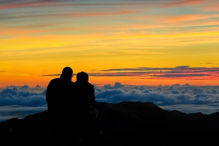 Haleakala Sunrise Tour with Breakfast and West Side Pickup