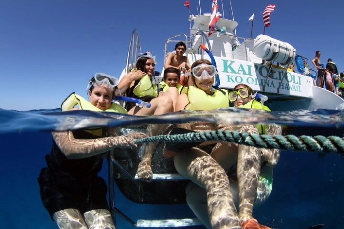 Oahu: All-Inclusive Snorkeling Cruise and Hot Hawaiian Buffet